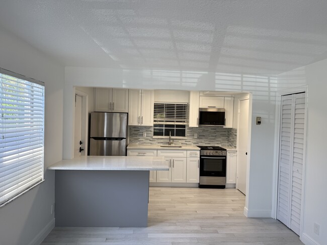 333 SW 21st St, Unit West