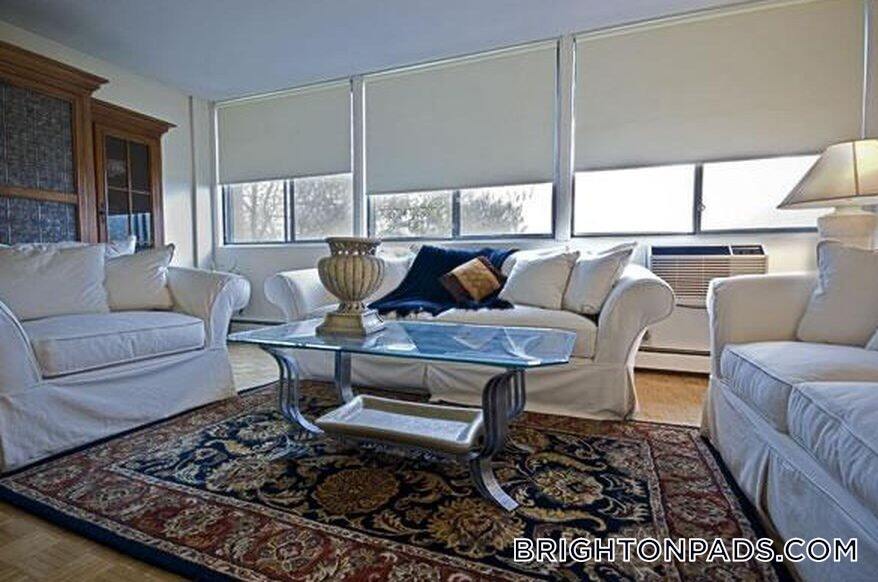 1455 Commonwealth Ave in Boston, MA - Building Photo