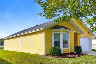 1936 Hunters Trace Cir in Middleburg, FL - Building Photo - Building Photo