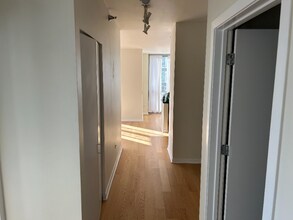 200 W Grand Ave, Unit Apt 701 in Chicago, IL - Foto de edificio - Building Photo