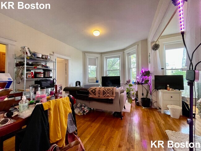 1340 Commonwealth Ave in Boston, MA - Building Photo - Building Photo