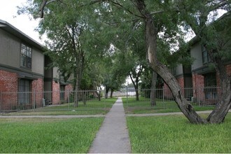 Courtyard Apartments in Harlingen, TX - Building Photo - Building Photo