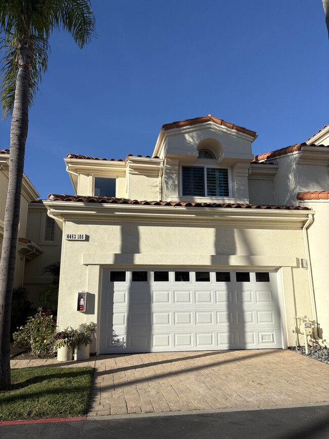 6483 Zuma View Pl in Malibu, CA - Foto de edificio - Building Photo