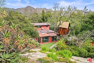 809 Basin Dr in Topanga, CA - Building Photo