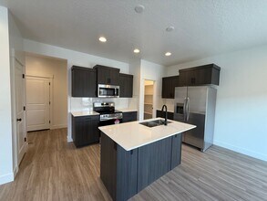 5699 S Weehawken Ln in Saint George, UT - Building Photo - Building Photo