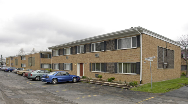 Mackenzie Place in St. Louis, MO - Foto de edificio - Building Photo