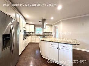 4237 Rocky River Rd in Charlotte, NC - Building Photo - Building Photo