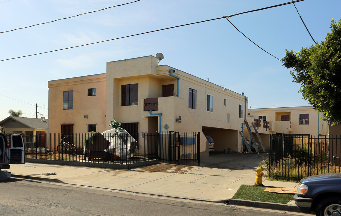 1239 Center Ave in Oceanside, CA - Foto de edificio