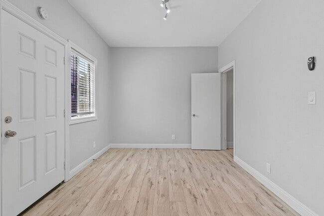 338 E 7th St in Long Beach, CA - Building Photo - Building Photo