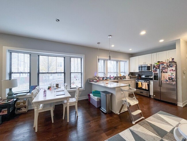 1750 W Summerdale Ave in Chicago, IL - Foto de edificio - Building Photo