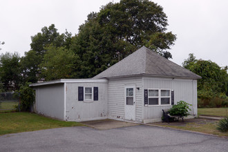 1663 Fall River Ave in Seekonk, MA - Building Photo - Building Photo