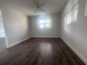 4066 NW 87th Ave in Sunrise, FL - Building Photo - Building Photo