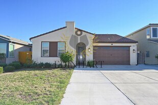 4052 Sussex Ave in Clovis, CA - Building Photo