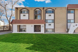 Country Club in Lakewood, CO - Building Photo - Building Photo