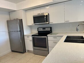 8933 SW 123rd Ct in Miami, FL - Building Photo - Building Photo