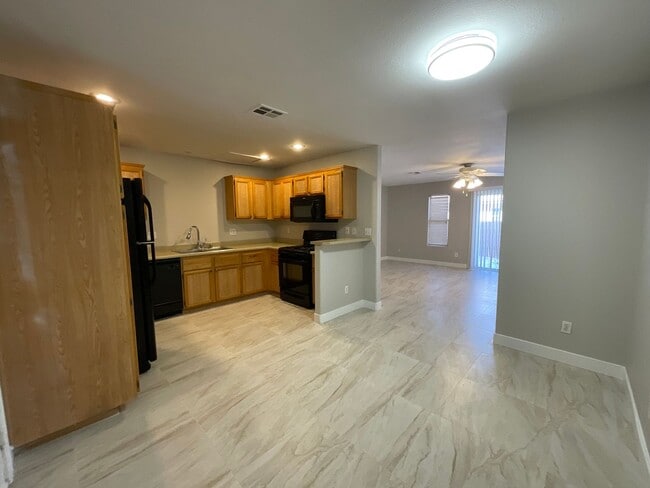2096 Betty Davis St in Las Vegas, NV - Building Photo - Building Photo