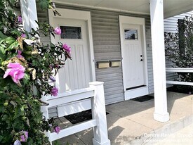 13 Highland St, Unit 1 in Waltham, MA - Building Photo