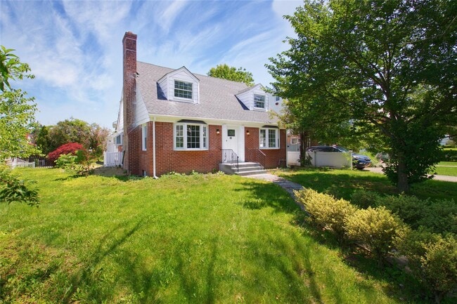83 Ingraham Blvd