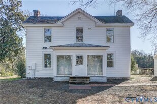 5277 River Rd W in Goochland, VA - Building Photo