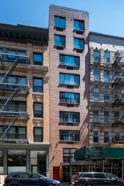 229 E 24th St in New York, NY - Building Photo