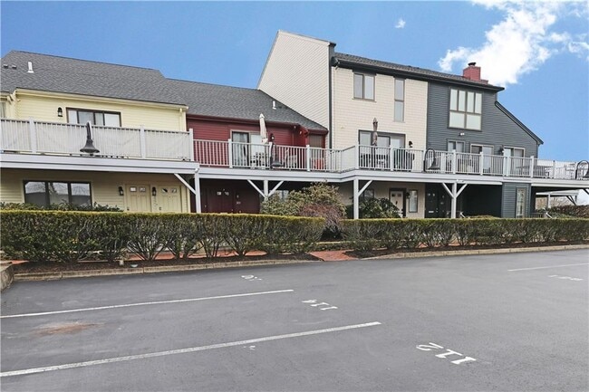 303 Swans Wharf Row in Newport, RI - Building Photo - Building Photo
