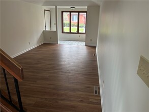 24 Spring Hill in Fairport, NY - Building Photo - Building Photo