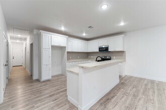 8237 Madera Rd in Houston, TX - Building Photo - Building Photo