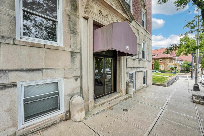 851 JFK Blvd E in Weehawken, NJ - Building Photo - Building Photo