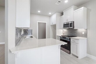 6911 Orange Ave in Bentonville, AR - Building Photo - Building Photo