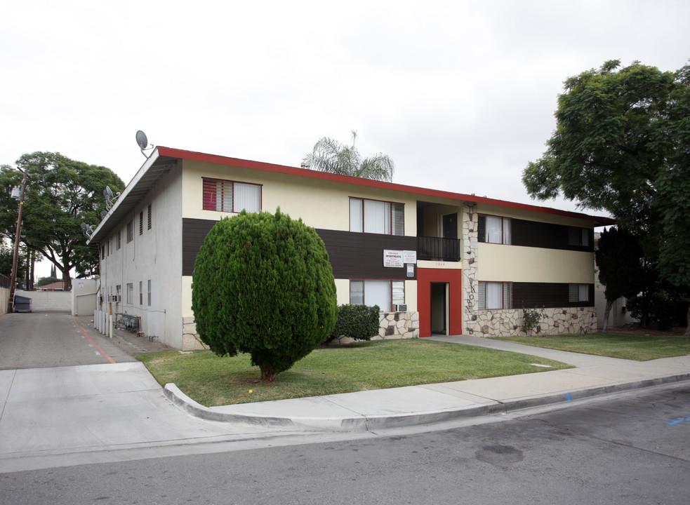 1864 Cordova St in Pomona, CA - Foto de edificio