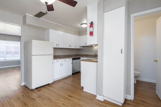 Granada Apartments & Townhomes in Decatur, AL - Building Photo - Interior Photo