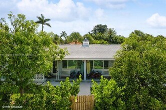340 Bamboo Rd, Unit 1 & 2 in West Palm Beach, FL - Building Photo - Building Photo