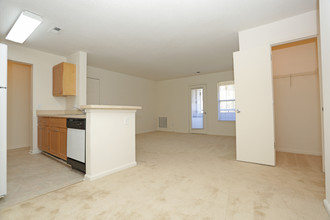 BeaverDam Creek Apartment - Tax Credit in Mechanicsville, VA - Building Photo - Interior Photo