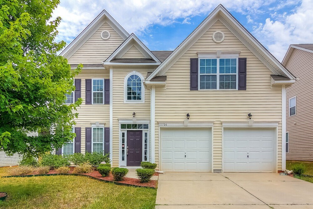 11706 Sweetbriar Ridge Dr in Charlotte, NC - Building Photo