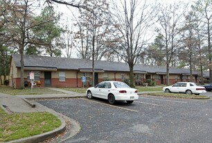 Spottswood Meadows in Memphis, TN - Building Photo