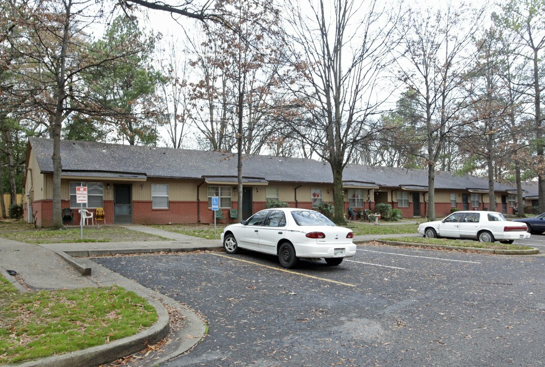 Spottswood Meadows in Memphis, TN - Building Photo