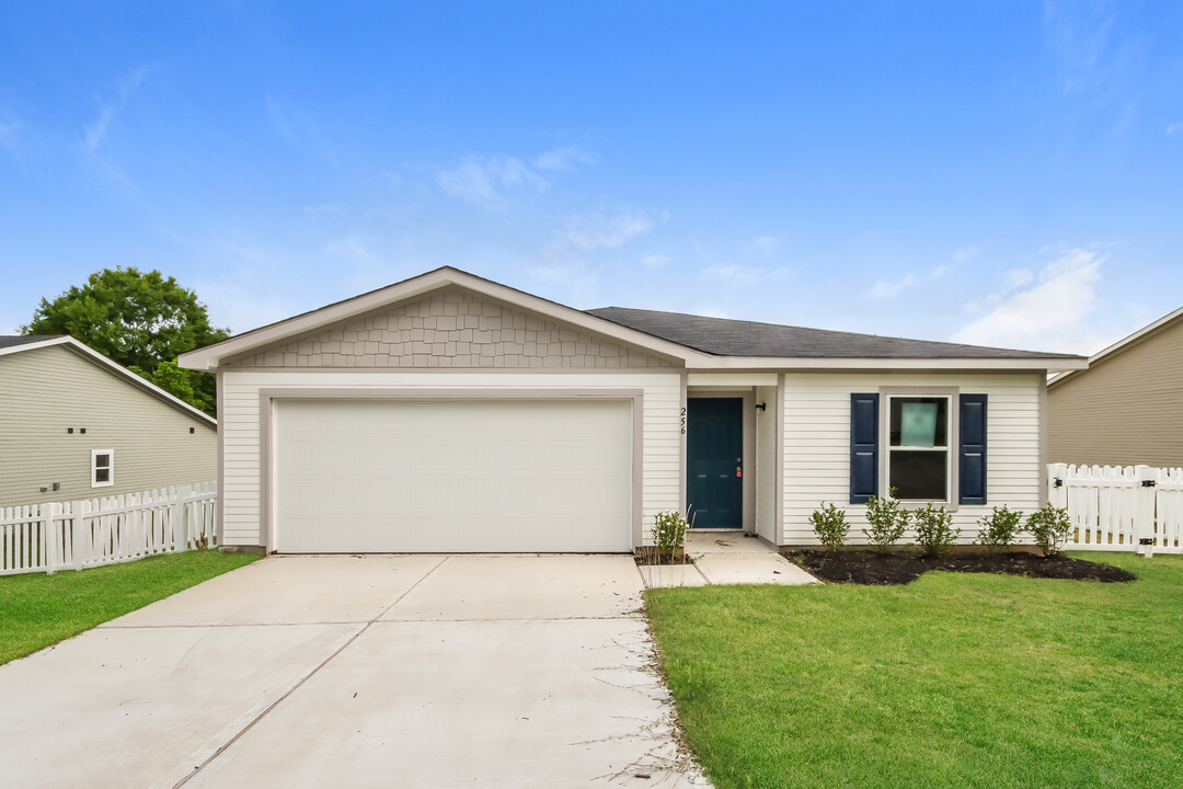 256 Bluebonnet in Livingston, TX - Building Photo