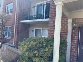 34 Maple Crest Cir in Holyoke, MA - Building Photo - Building Photo