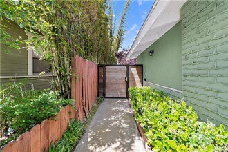 329 Orizaba Ave in Long Beach, CA - Building Photo - Building Photo