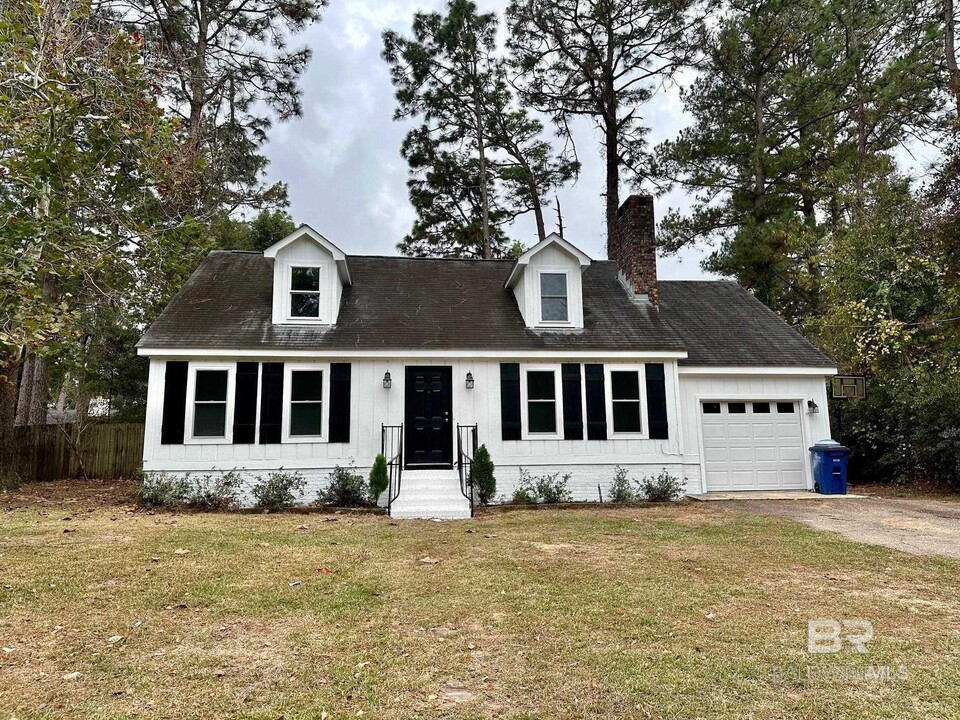 107 Lawson Rd in Daphne, AL - Building Photo