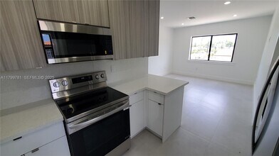 6201 SW 22nd St in Miami, FL - Building Photo - Building Photo