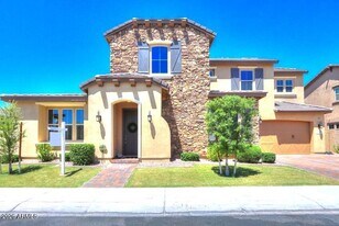 948 W Yosemite Dr in Chandler, AZ - Building Photo
