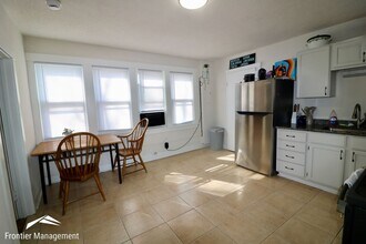 527 Moro St in Manhattan, KS - Building Photo - Building Photo