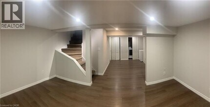 242 Lakeport Rd in St Catharines, ON - Building Photo - Building Photo