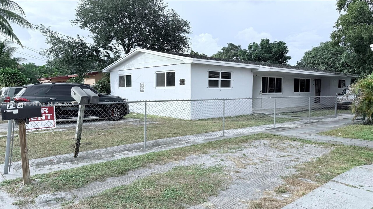 755 NW 114th St in Miami, FL - Building Photo