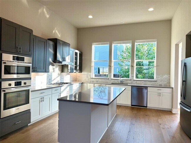 6325 Florencia Ln in Austin, TX - Building Photo - Building Photo