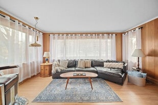 2843 Grand Ave in Des Moines, IA - Building Photo