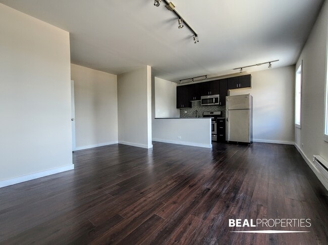 2420 N Kedzie Ave, Unit 1 in Chicago, IL - Building Photo - Building Photo