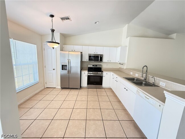 3705 9th St SW in Lehigh Acres, FL - Building Photo - Building Photo