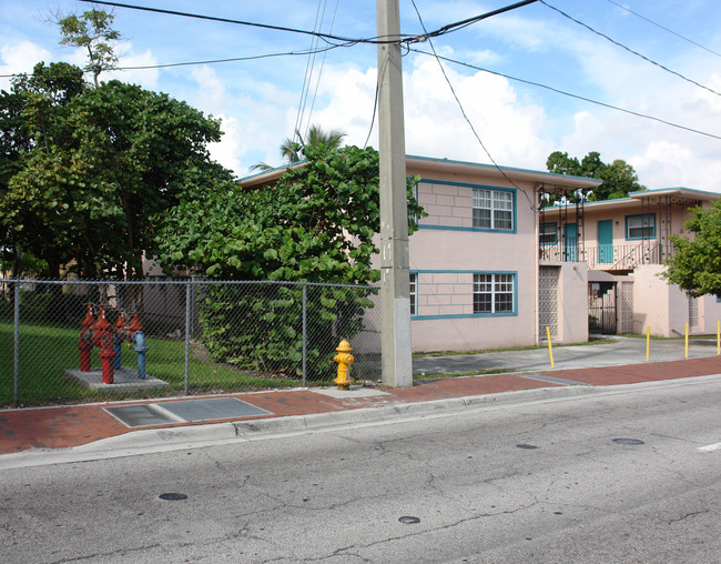 150 SW 17th Ave in Miami, FL - Building Photo - Building Photo